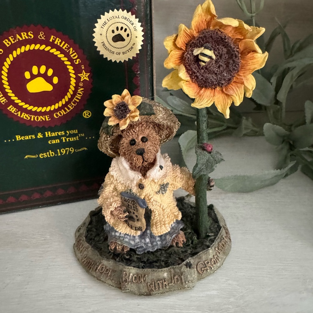 Boyds Bear & Friends Collection -
 Blossom B Berriweather (style 01999-21)